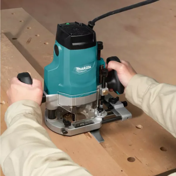 Makita 125 mm Plunge Router with Soft Start, M3602B - Image 2