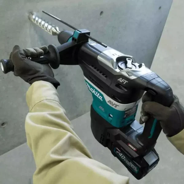 Makita 40 mm 40 V AVT, AFT, AWS, Sds-Plus Rotary Hammer, HR005GM201 - Image 2